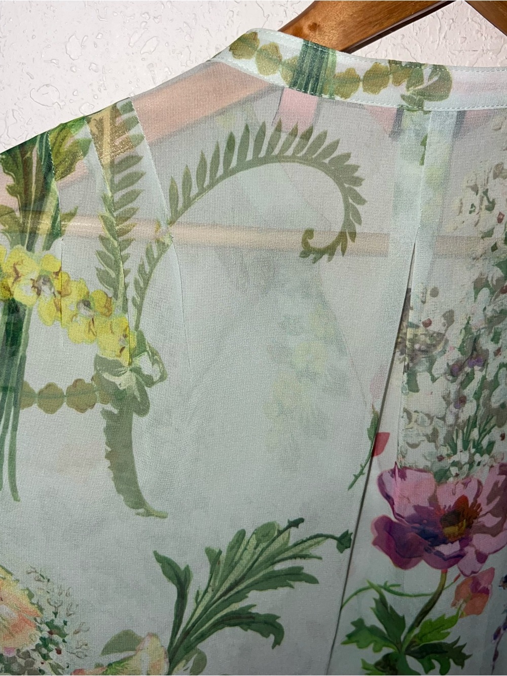 Ted Baker sheer light green floral print button-down blouse size Medium. - Picture 7 of 7